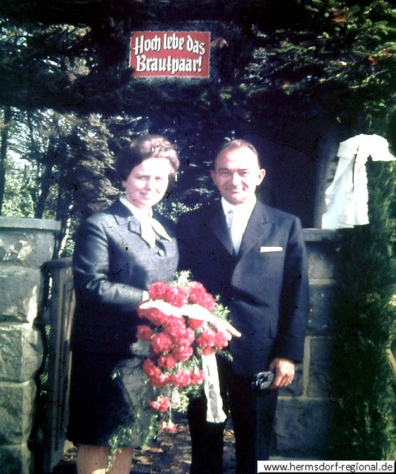 2. Hochzeit von Walter Herling hier vor der Villa "Hegemann", Sitz der Staatlichen Tierarztpraxis von Dr. Deutschmann.
